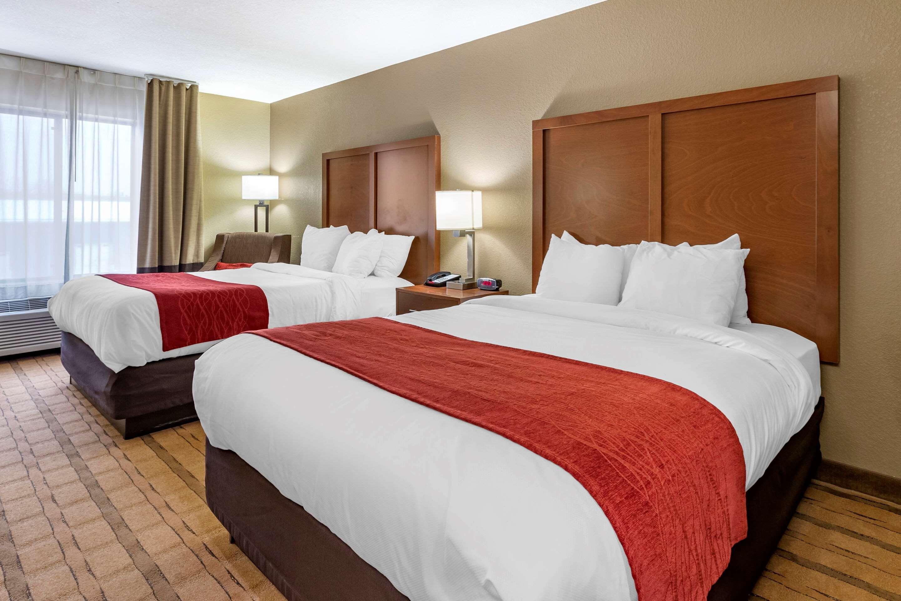 Comfort Inn & Suites Cedar Rapids North - Collins Road Bagian luar foto